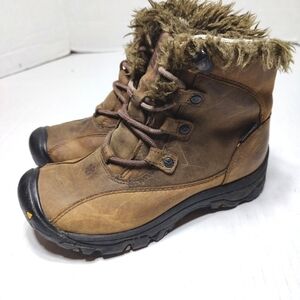 Keen Women's Fur Lined Winter Boot  Rubber Toe Size 5.5